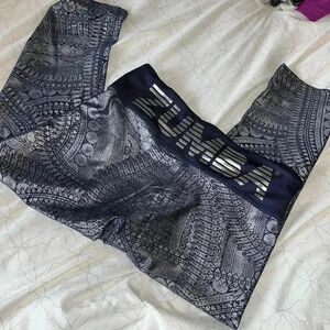 ZUMBA metallic Capri leggings size XS